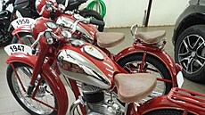 Zlod�j nebo zlod�ji ukradli �est �ervených motocykl� vyrobených v 50. a 60....