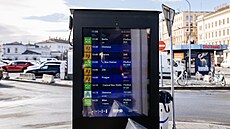 Jediný informa�ní panel, který brn�nský dopravní podnik provozuje, z�stal na...