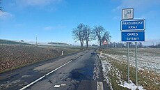 Silnice z Jedlové p�es Bystré a� na hranici kraje zatím z�stává rozbitá.