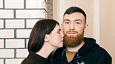 Artem, ukrajinský voják námo�ní p�choty, p�i�el po zásahu minometným granátem o...