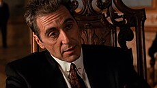 Kmotr III (1990) uzavírá p�íb�h Michaela Corleoneho a soust�edí se p�edev�ím na...