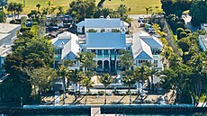 Mark Zuckerberg a jeho man�elka Priscilla Chan údajn� kupují nov� postavené...