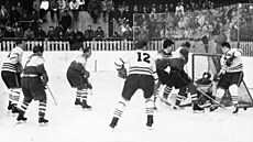 ZOH 1956 v Cortin� d�Ampezzo. Hokej pod �irým nebem. Nyní atrakce, tehdy...