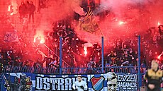 Fanou�ci ostravského Baníku p�i zápase v Liberci.