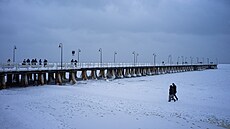 Zamrzlé Baltské mo�e v Gdyni v Polsku. (17. února 2026)