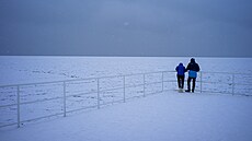 Zamrzlé Baltské mo�e v Gdyni v Polsku. (17. února 2026)