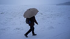 Zamrzlé Baltské mo�e v Gdyni v Polsku. (17. února 2026)