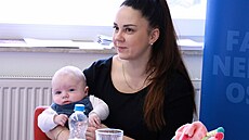 Michaela Karidu se synem Du�anem. Na jeho porodu se podíleli léka�i nap�í�...