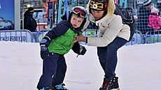 Snowboardistka a st�íbrná medailistka Eva Adamczyková p�ijela v úterý nav�tívit...