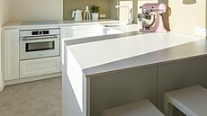 Malé barové sezení hosté ocení.