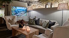 Díky fotopasti na skále mají majitelé pocit, �e se dívají ven oknem.