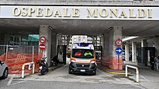 Italská nemocnice Monaldi, kde bylo transplantováno srdce, je� bylo po�kozeno...