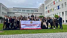 �kola, kde studenti trénují hlavu i t�lo.