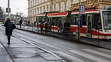 Peka�ská ulice v Brn�, kde se 15. února 1976 propadl tramvajový m�stek. Díra...