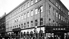 Lippertovo lah�dká�ství v pasá�i �erná r��e v ulici Na P�íkop� v Praze