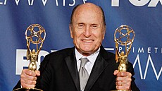 Robert Duvall se dv�ma cenami Emmy za seriál Prolomená stezka v Los Angeles v...