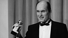Robert Duvall se Zlatým globem pro nejlep�ího herce za roli ve filmu N�né...