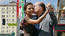 Robert Duvall a Luciana Pedraza tan�í na jeho hv�zd� na chodníku slávy v...