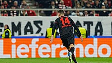 Úto�ník Leverkusenu Patrik Schick slaví gól do sít� Olympiakosu.