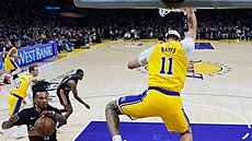 Jaxson Hayes z Los Angeles Lakers po sme�i v zápase se San Antonio Spurs.