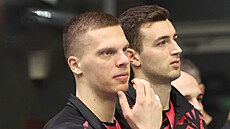�eský sme�a� Donovan D�avoronok (vlevo) mezi náhradníky Perugie.