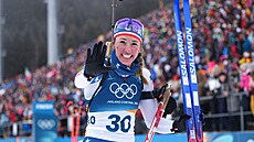 Usm�vavá americká biatlonistka Deedra Irwinová v cíli sprintu.