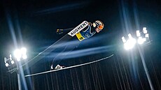 N�mecká skokanka na ly�ích Selina Freitagová v závod� smí�ených tým�.