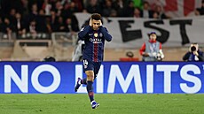 NESLY�ÍM VÁS! Désiré Doué (Paris St. Germain) se raduje z branky.