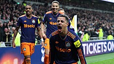 Jacob Ramsey (Newcastle) se raduje z gólu do sít� Tottenhamu.