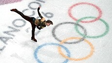 Ameri�an Ilja Malinin b�hem krátkého programu krasobrusla��.