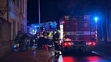 V Záb�hlické ulici v Praze 10 zasahovali hasi�i u po�áru rodinného domu. (12....