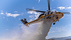 Stroj S-70M Firehawk, které by m�la brzy pou�ívat i �eská policie, hasi�i a...