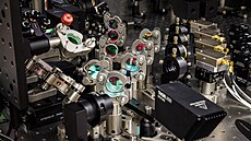 Detailní snímek za�ízení Writer, které pomocí laserových pulz� zapisuje data do...