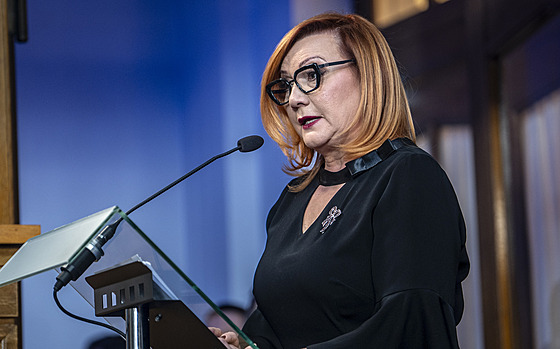 Ministryn� financí Alena Schillerová p�i p�edstavení hospodá�ské koncepce...