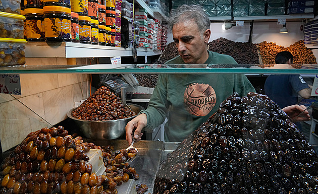 Kavárny v ulicích Teheránu jsou plné, hrozba nové války je však za dveřmi