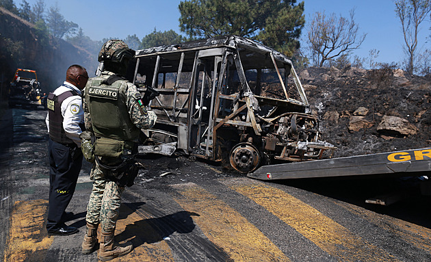 Mexický Batman dusí kartely. Před mistrovstvím světa teče krev proudem