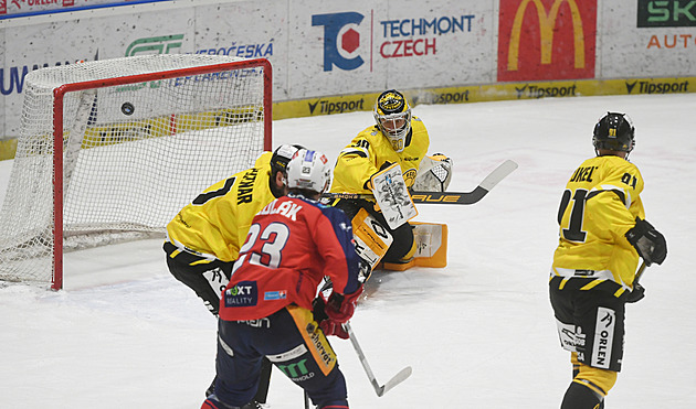 Pardubice mají jistý triumf v základní části. V boji o čtyřku uspěly i Sparta s Hradcem
