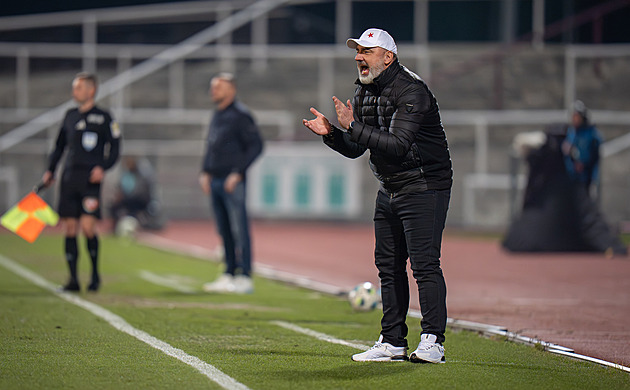 Fanoušci, dojali jste mě! Trpišovský dostal dort a tvrdil: Takové emoce vůbec neznám