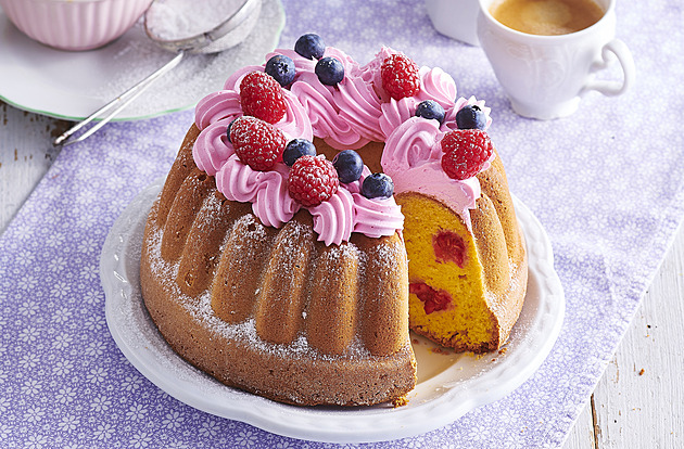 Víkendové pečení se SweetBurg: Nejlepší vláčná mramorová bábovka z hrnečku a limetkové mini bábovky