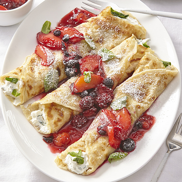 Mandlové palačinky s ovocem: Recept na voňavou snídani s citronovým tvarohem a blumami