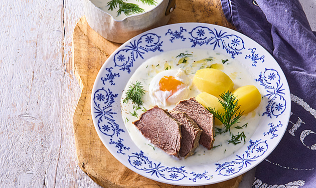 Koprová omáčka s pošírovaným vejcem: Recept na poctivou omáčku se smetanou a čerstvým koprem