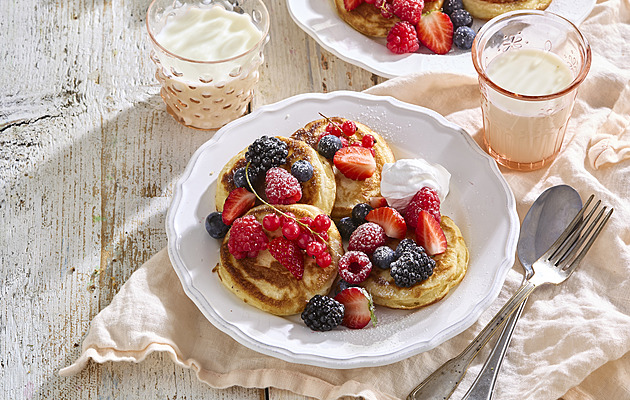 Lívance s ovocem: Recept na nadýchanou kynutou klasiku jako od babičky