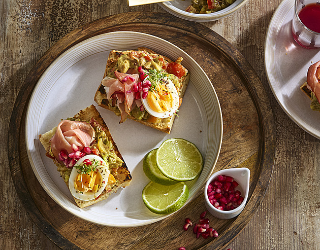 Zdravé chlebíčky s avokádem: Recept na luxusní pohoštění, které chutná i vypadá skvěle