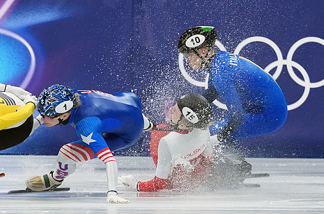 Brýle jí zachránily oko. Rychlobruslařka se po děsivém pádu zotavuje doma