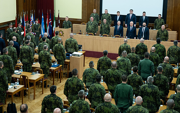Zůna hájil snížení výdajů na obranu. Bezpečnost se neměří v procentech, řekl