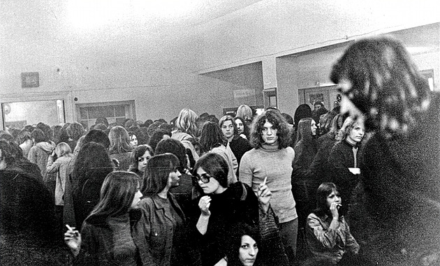 Boj o vlasy, který stvořil Chartu 77. Reakce na perzekuci komunisty překvapila