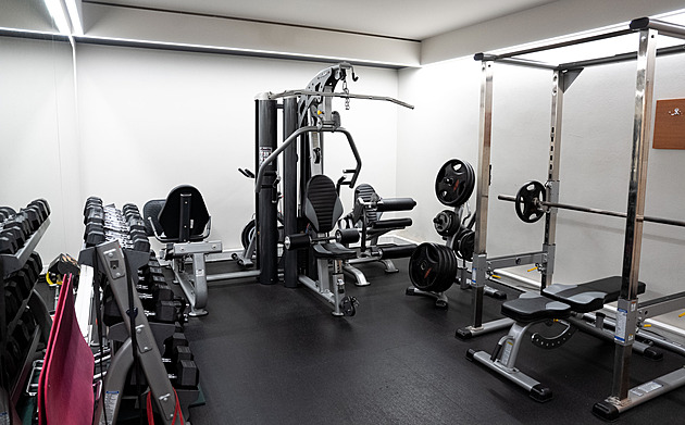 O skryté místnosti pod Sněmovnou ví jen vyvolení. Nacher tam chce dostat kolegy