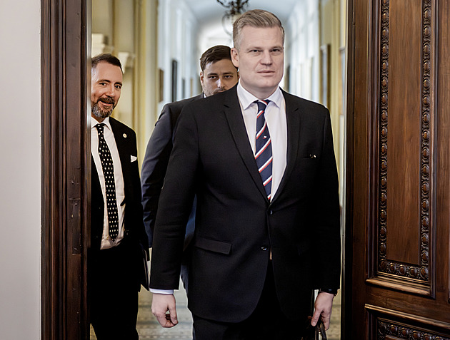 Považujeme za nepřijatelné, aby někdo zakazoval normální auta, řekl Babiš