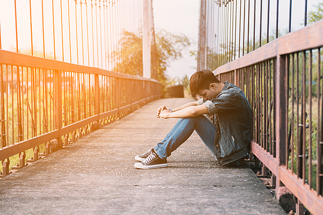 Tisíce dětí myslí na sebevraždu, tragédií přibývá. Vláda otevře nová léčebná centra