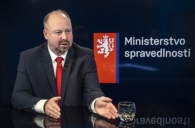 Kafkovský způsob vinění? Mezi Blažkem a Decroix to vře kvůli bitcoinové aféře